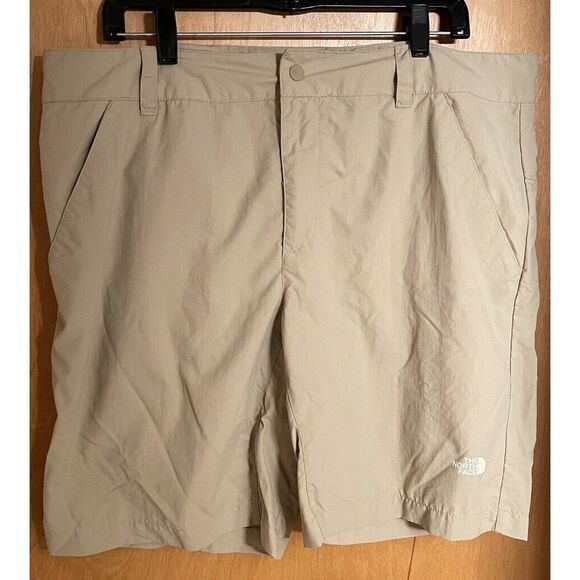 The North Face Cargo Shorts Mens 40 Khaki Ripstop Lightweight Hiking‎ 100% Nylon - Picture 1 of 12
